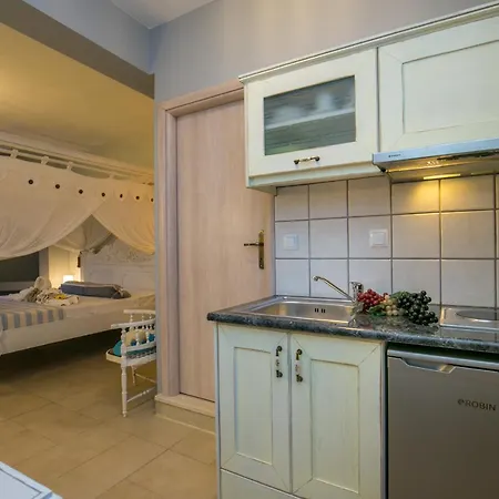 Alexa's Sunny Days Apart Otel 4*