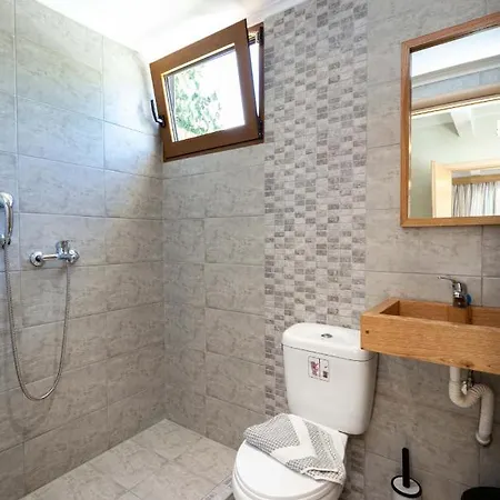 Alexa's Sunny Days Apart Otel 4*