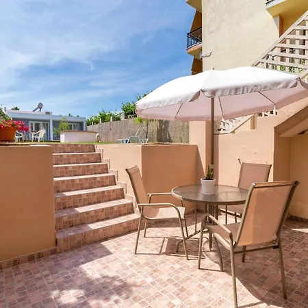 Alexa's Sunny Days Apart Otel 4*