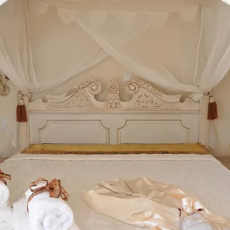 Alexa's Sunny Days Apart Otel 4*