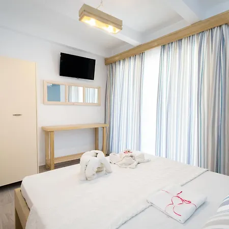 Alexa's Sunny Days Hotel apartamentowy 4*
