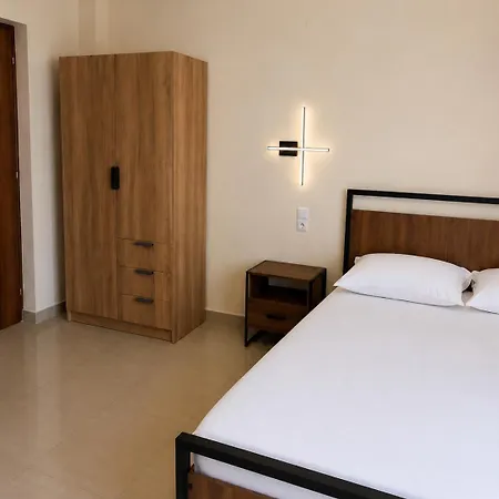 Alexa's Sunny Days Apart-hotel